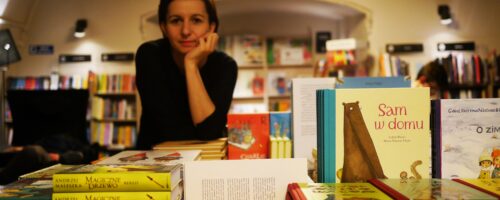 W&nbsp;księgarni: De&nbsp;Revolutionibus. Books & Cafe — ilustracja