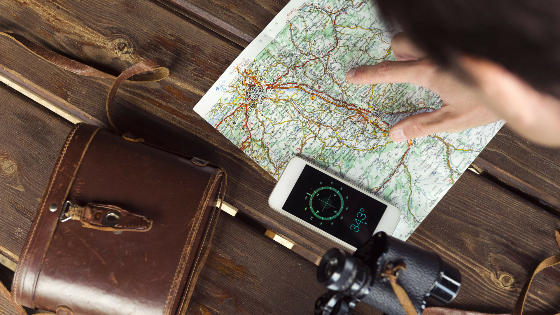 Smartfon i&nbsp;terytorium — ilustracja