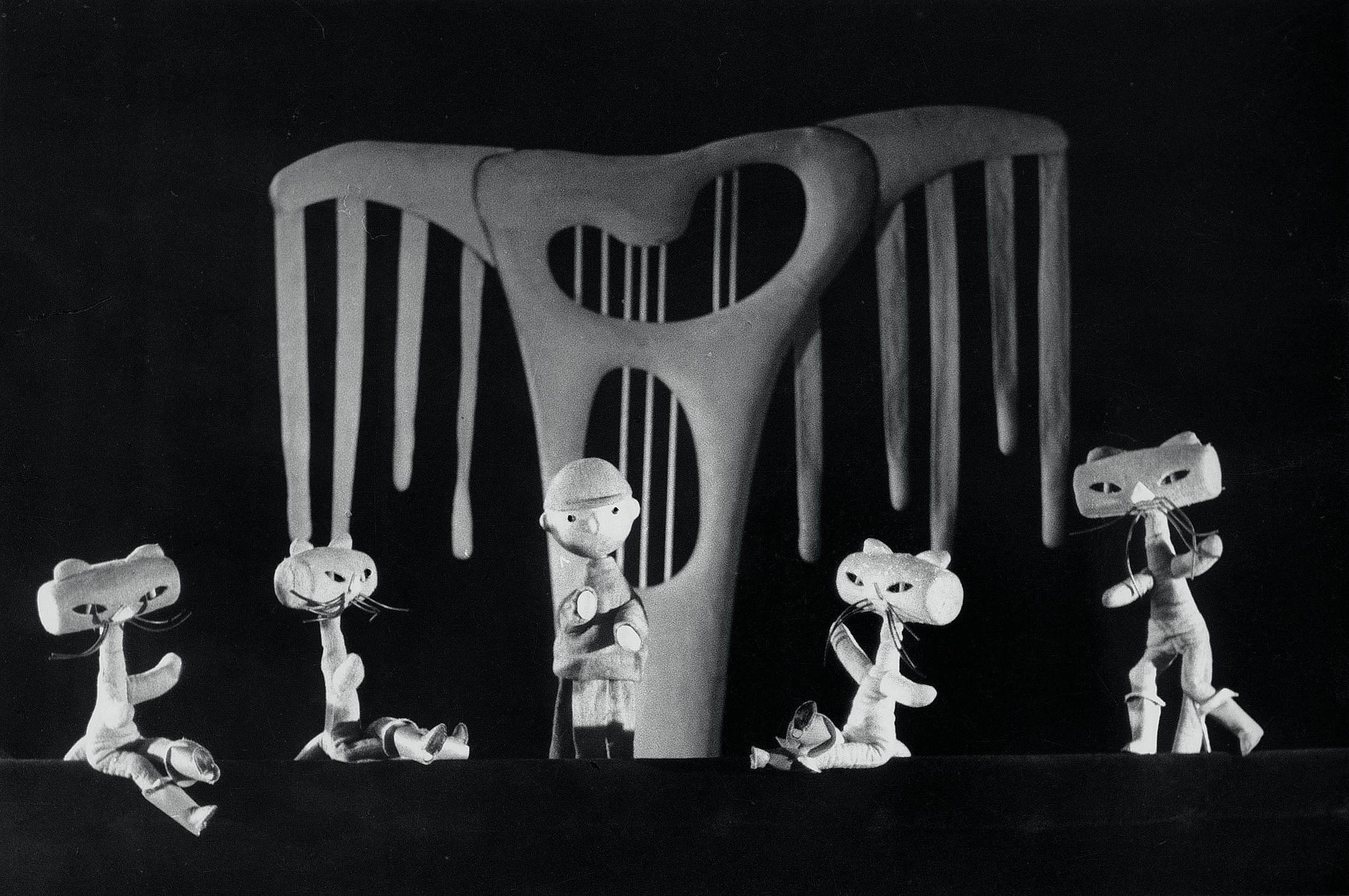 Jerzy w&nbsp;krainie lalek — ilustracja