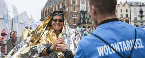 Największe satysfakcję przynoszą nam doświadczenia, które obarczone są wysiłkiem i możliwością porażki. Na mecie 16. PZU Cracovia Maraton , 30 kwietnia 2017 r. fot. Beata Zawrzel / Reporter