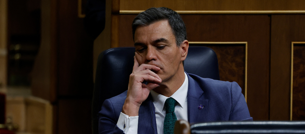 Premier Hiszpanii, socjalista Pedro Sanchez. Socjaldemokraci utrzymali władzę w Madrycie, ale za cenę – budzącej społeczne protesty – amnestii dla katalońskich przywódców, którzy w 2017 r. zorganizowali niezgodnie z prawem referendum niepodległościowe fot. Oscar Del Pozo / AFP / East News