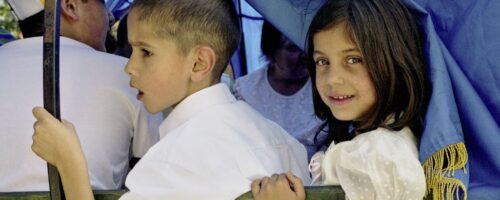Pielgrzymka Romów z parafii w Łososinie Górnej do sanktuarium pw. Matki Boskiej Bolesnej w Limanowej. Pielgrzymom podczas drogi towarzyszył tradycyjny tabor z zabytkowymi bryczkami i wozami cygańskimi fot. Gregory Michenaud