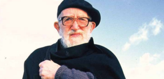 Abbé Pierre w Normandii w styczniu 1994 r. fot. Haley/Sipa/East News