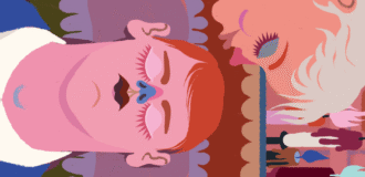 Kolorowa ilustracja w pastelowych kolorach. Stylizowana ilustracja przedstawia scenę czuwania przy zmarłej osobie. W centrum obrazu widoczna jest postać leżąca na plecach w drewnianej trumnie ustawionej po przekątnej kadru. Postać ma krótkie rudawo‑pomarańczowe włosy i zamknięte oczy z widocznymi długimi rzęsami. Ubrana jest w białą koszulę, leży na jasnofioletowej poduszce. Z lewej strony nad trumną pochyla się druga postać z jasnymi, długimi włosami związanymi z tyłu kokardą. Ta postać zbliża twarz do czoła osoby w trumnie, jakby ją całowała. W tle widać liczne dekoracje i portrety świętych